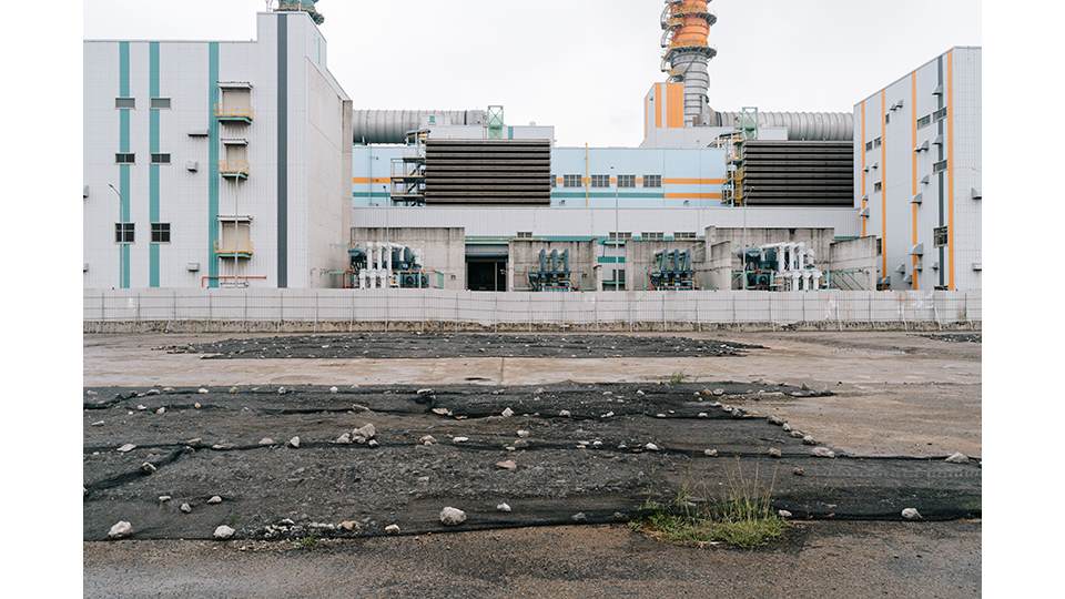 望著舊油槽拆除後的大片空地，令人遙想未來新建的燃氣機組屹立於此的光景。